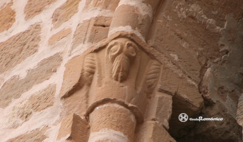 Navas de Bureba. Nuestra Señora de la Asunción. Detalle de capitel vegetal