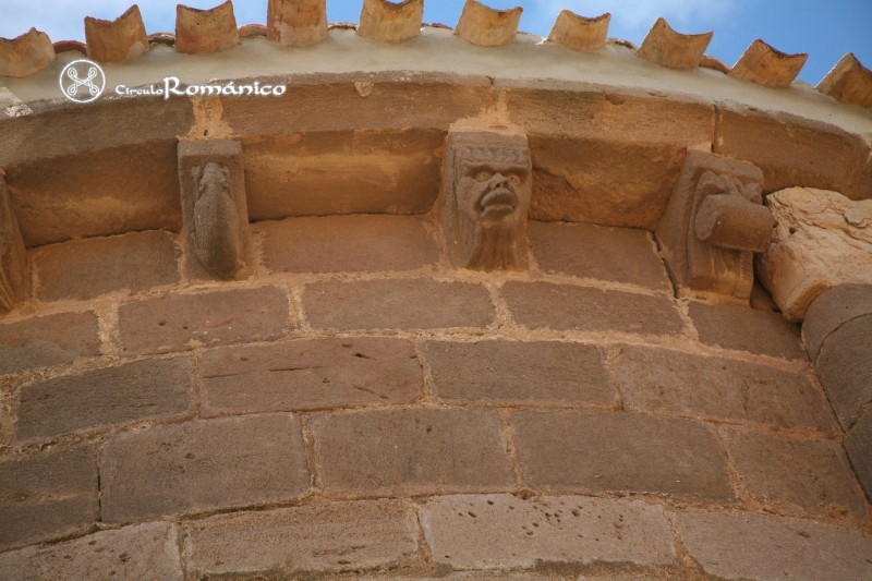 Padilla de Abajo. Nuestra Sra del Torreon. Canecillos zoomorfos y geometrico