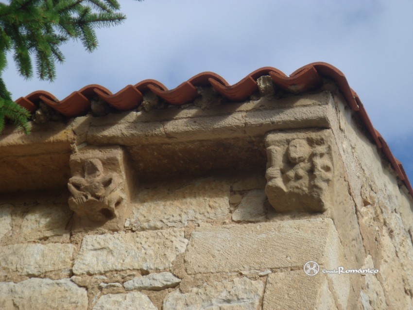 Paralacuesta. San Miguel Arcángel. Canecillos eróticos