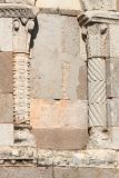Piedra, La. Santa Maria. Detalle de los fustes de las columnas 