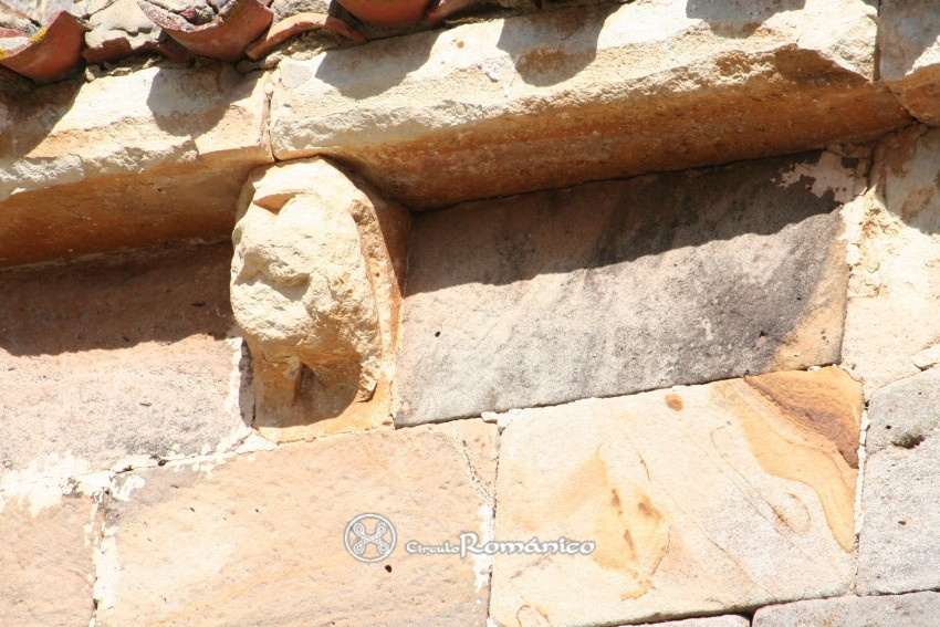 Piedra, La. Santa Maria. Canecillo del presbiterio sur