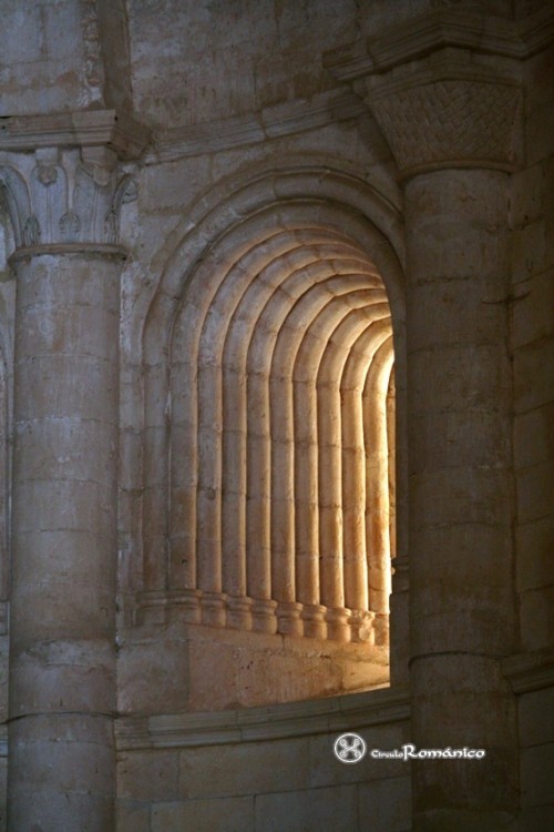 San Juan de Ortega. San Nicolás de Bari. Detalle de vano abocinado