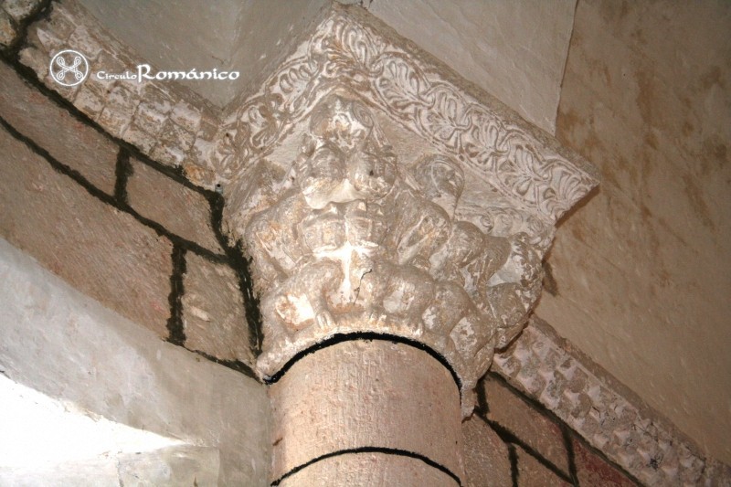 San Miguel de Cornezuelos. San Miguel. Capitel con cuadrupedos