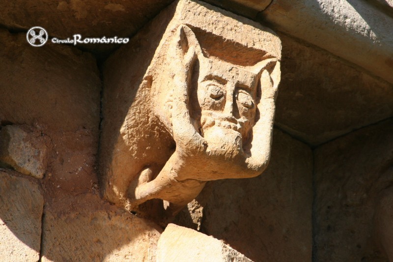 San Miguel de Cornezuelos. San Miguel. Canecillo con diablo