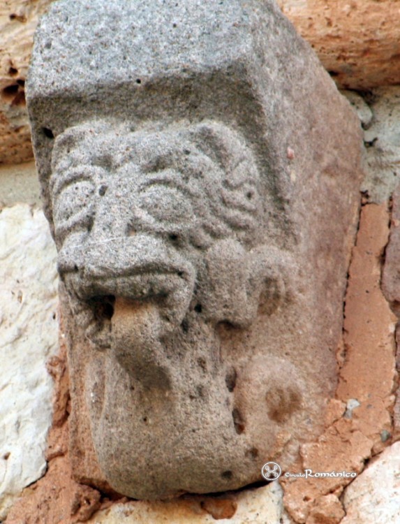 Sandoval de la Reina. San Pedro. Detalle del canecillo