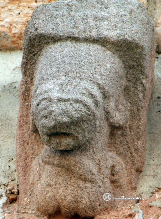 Sandoval de la Reina. San Pedro. Canecillo figurado