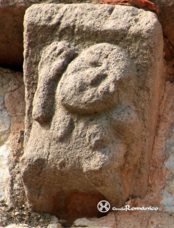 Sandoval de la Reina. San Pedro. Canecillo figurado