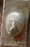 Sotresgudo. San Cristobal. Canecillo con una cabeza humana
