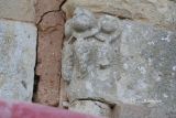 Sotresgudo. San Cristobal. Capitel con piñas