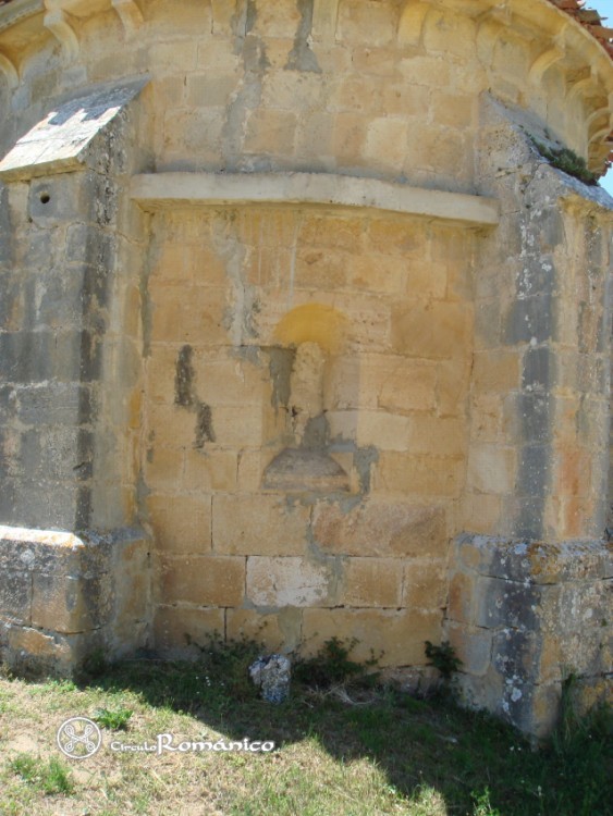 Valdeajos. San Cristobal Martir.Vano cegado del abside