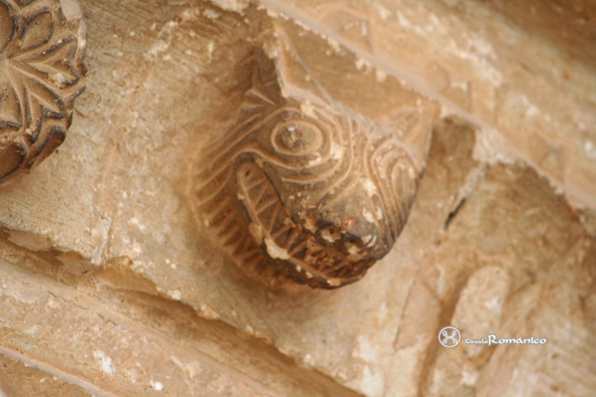 Valdenoceda. San Miguel Arcángel. Detalle de gato