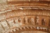 Villadiego. San Lorenzo. Detalle de las arquivoltas vegetales y figuradas