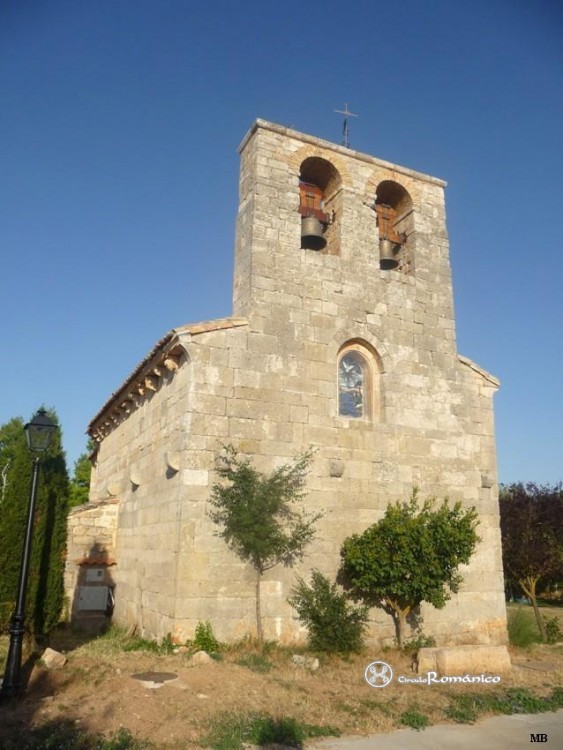 Villanoño. San Julian. Fachada oeste con espadaña