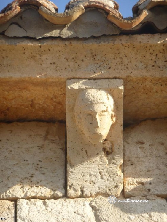 Villanoño. San Julian. Canecillo con rostro masculino