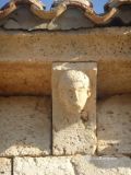 Villanoño. San Julian. Canecillo con rostro masculino