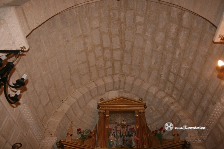 Villaute. San Martin. Cubierta del ábside ligeramente apuntada