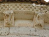 Villaute. San Martin. Canecillo erótico y león