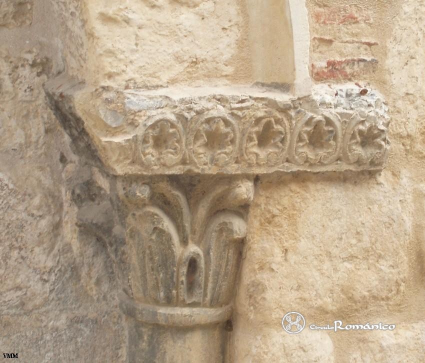 Leon. Santa Maria del Camino o del Mercado. Capitel derecho 