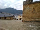 Villafranca del Bierzo. Santiago. Vano del muro sur