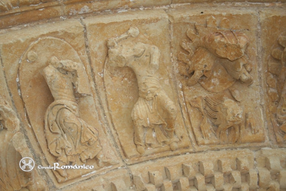 Arenillas de San Pelayo. San Pelayo. Arquivolta con bailarina y musico