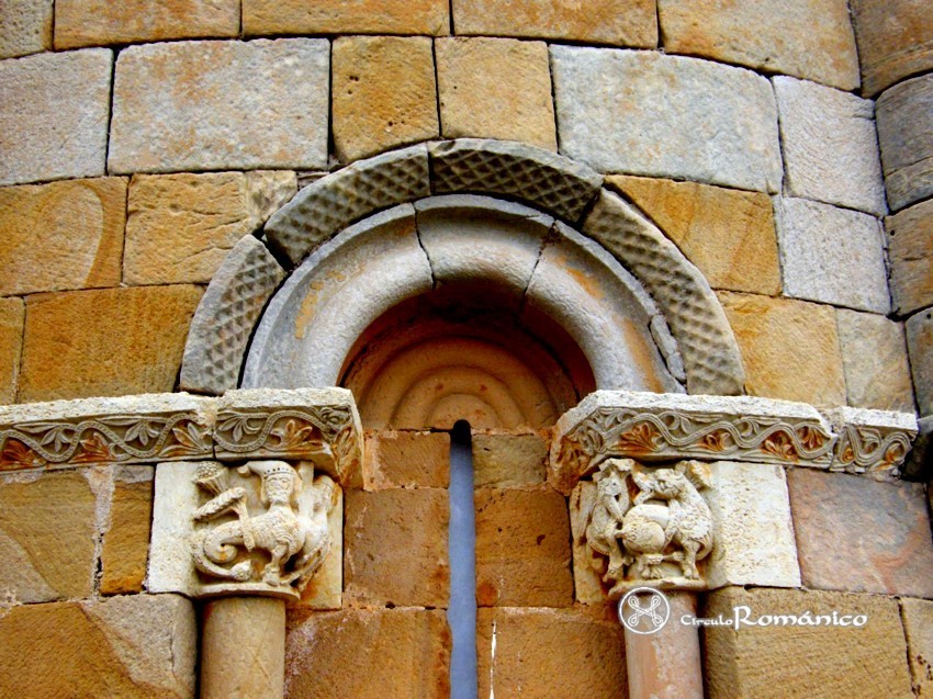 Barrio de Santa Maria. Santa Eulalia. Vanos del lado sur
