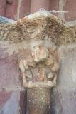 Becerril del Carpio Iglesia de la Puebla de San Vicente.Capitel zoomorfo de la portada 