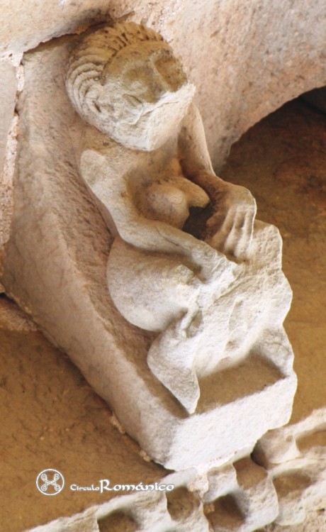 Matalbaniega. San Martin. Canecillo erotico