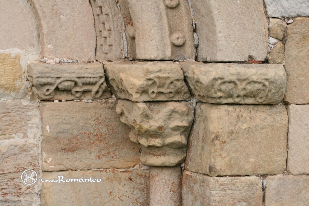 Matalbaniega. San Martin. Detalle del lado derecho
