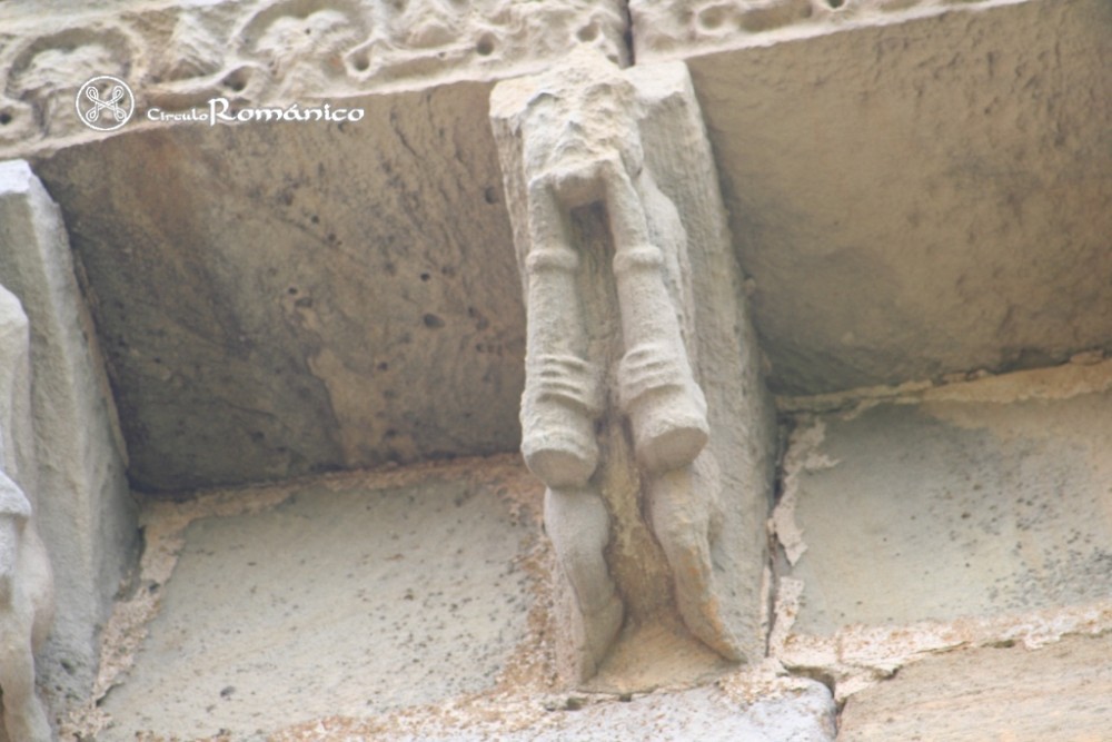Matalbaniega. San Martin. Canecillo con musico