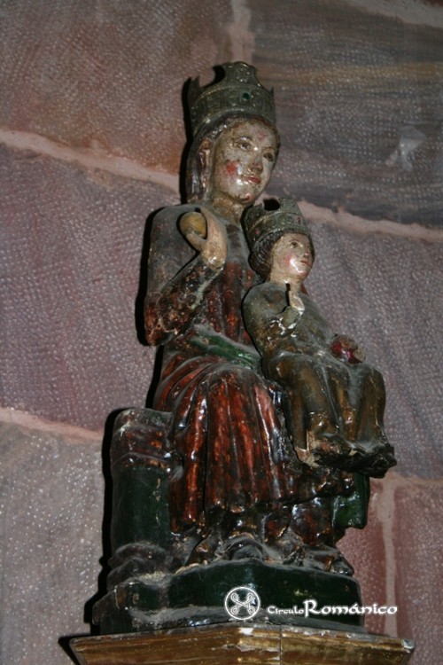 Mave. Monasterio de Santa Maria. Virgen entronizada