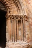 Mave. Monasterio de Santa Maria. Lado sur de la portada