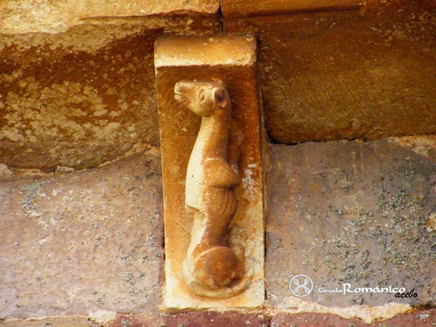 Nogales de Pisuerga.San Juan Bautista.Canecillo zoomorfo