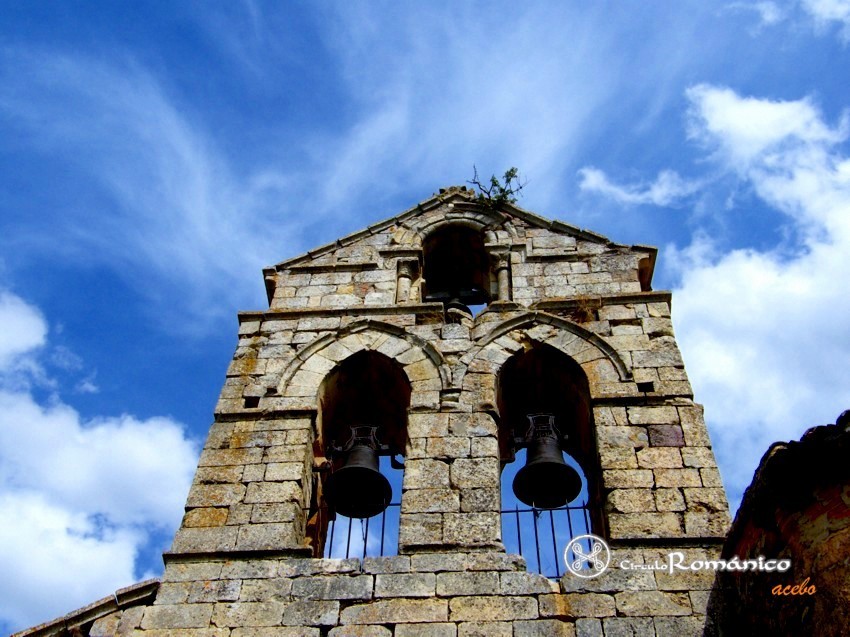 Nogales de Pisuerga.San Juan Bautista.Espadaña