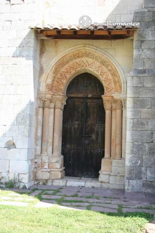 Olmos de Ojeda. Santa Eufemia. Portada sur