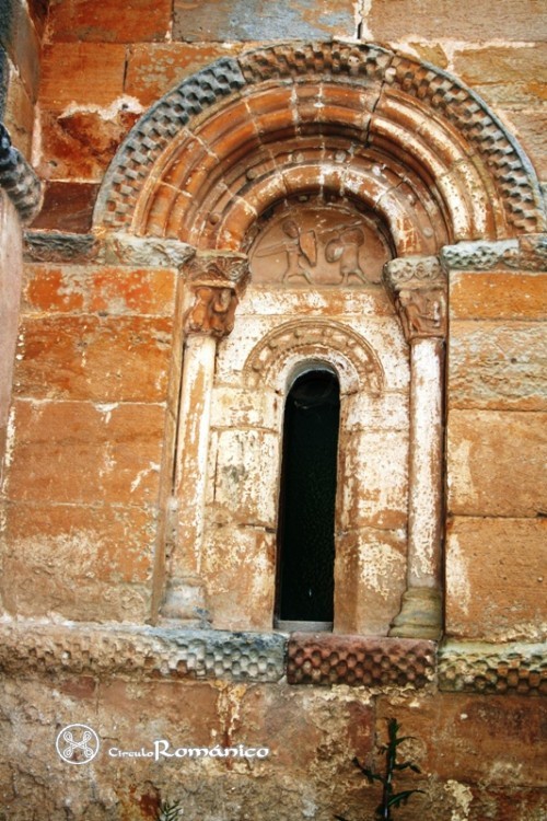 Pozancos. San Salvador. Ventana del presbiterio sur