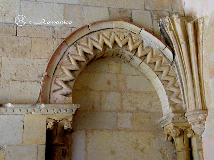 San Andres del Arroyo. Monasterio. Portada cegada