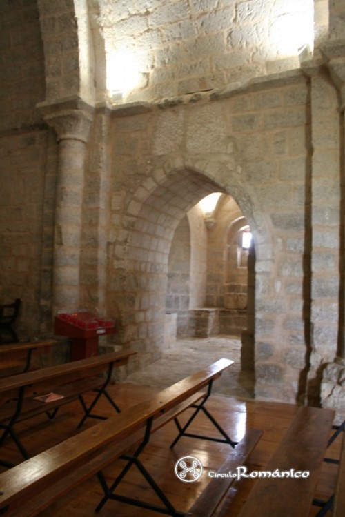 Valoria de Alcor. San Fructuoso. Acceso a estancia lateral