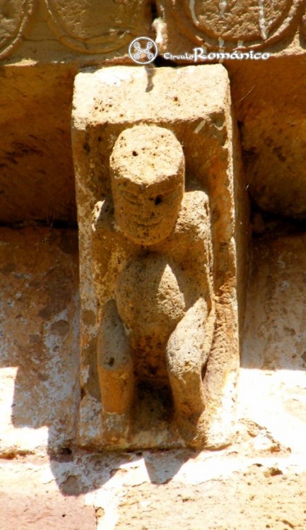 Villanueva de la Torre.Santa Marina.Canecillo figurado
