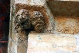 Salamanca. San Cristobal. Canecillo con tres cabezas