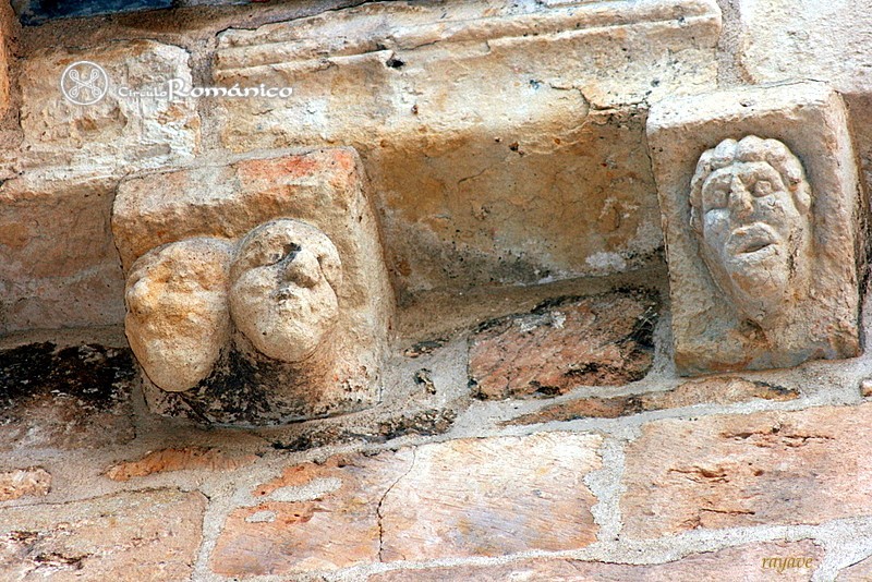 Salamanca. San Cristobal. Canecillos con cabezas de hombres