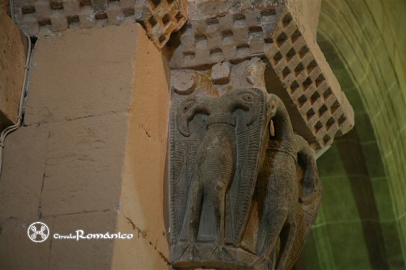 Almenara de Tormes. Nuestra Sra de la Asuncion. Capitel del arco triunfal