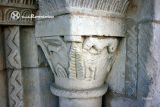 Torresmenudas. San Román Mártir. Detalle de capitel con elementos vegetales y cuadrúpedos