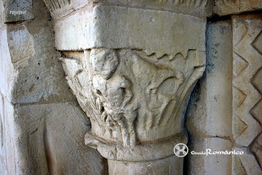 Torresmenudas. San Román Mártir. Personaje desnud y ave picoteando