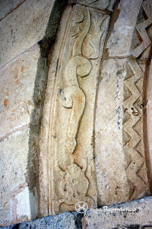Torresmenudas. San Román Mártir. Arranque de las arquivoltas