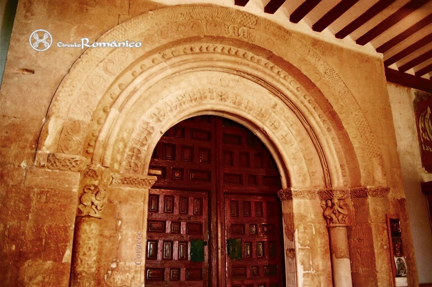 Aldealengua de Sta Maria. Nuestra Sra de la Asuncion. Acceso al templo