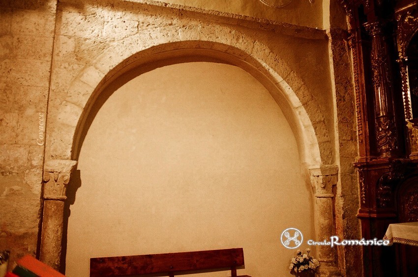 Aldealengua de Sta Maria. Nuestra Sra de la Asuncion. Puerta cegada en el interior