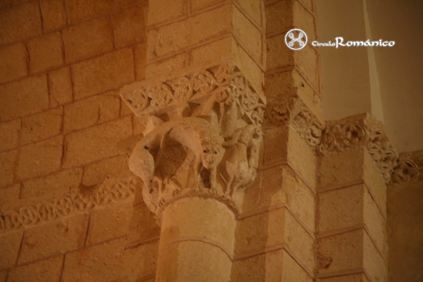 Caballar. La Asuncion de Nuestra Señora. Capitel con leones