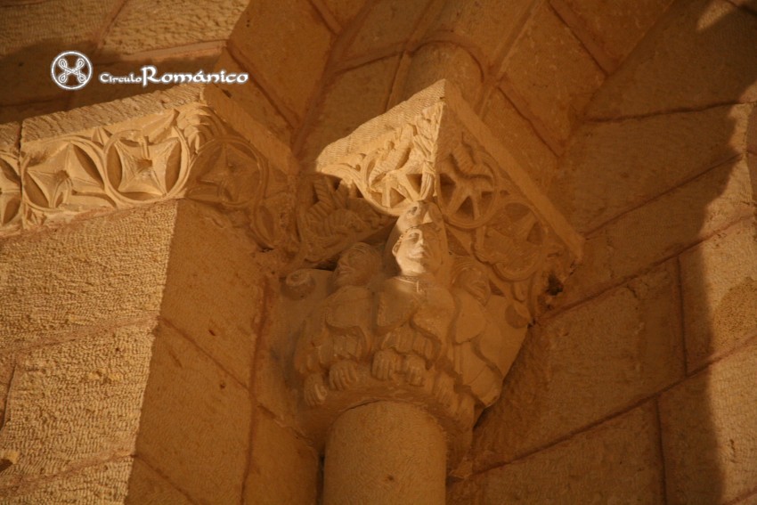Caballar. La Asuncion de Nuestra Señora. Capitel con monjes