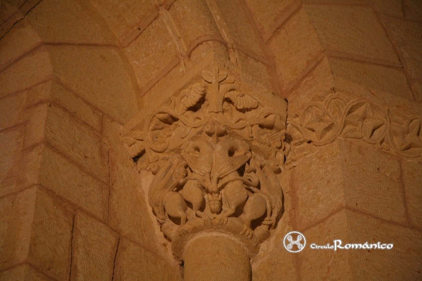 Caballar. La Asuncion de Nuestra Señora. Capitel con grifos