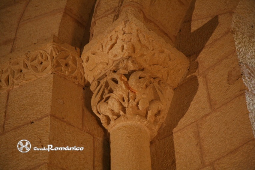 Caballar. La Asuncion de Nuestra Señora. Capitel con grifos